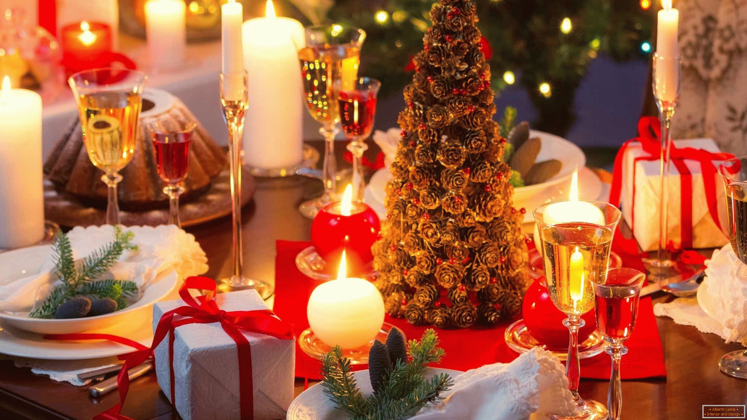 Praznično božično drevo resničnih stožcev