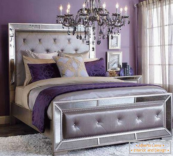Vijolična spalnica - fotografija v kombinaciji s srebrno