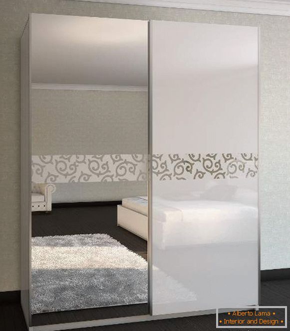 Sodobne kabinetne omare - oblikovanje fotografij v spalnici z ogledalom