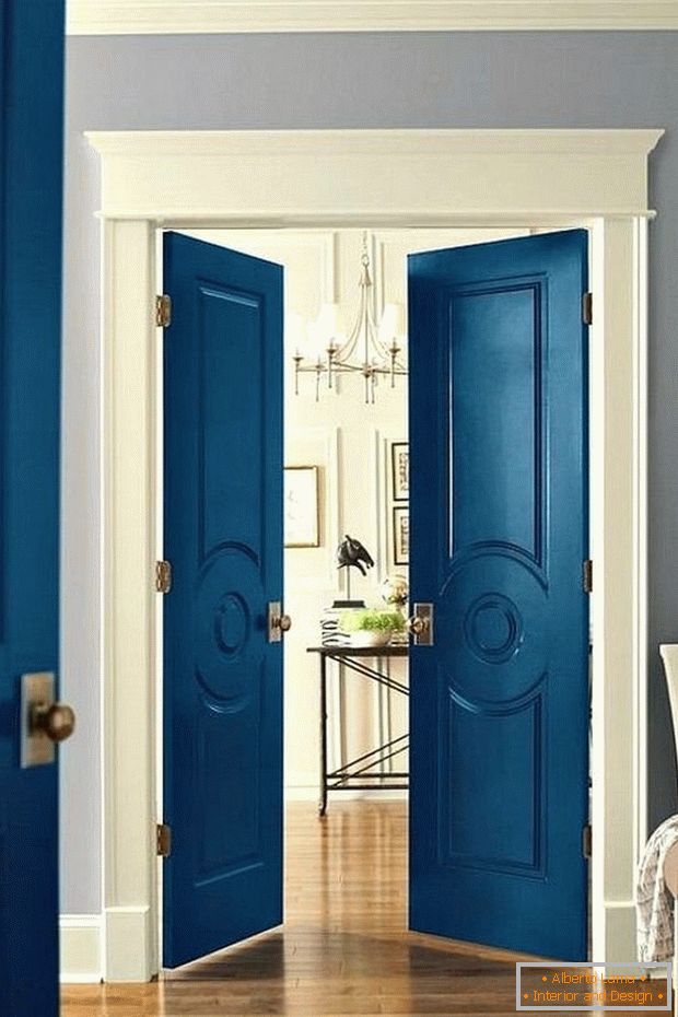 Modra vrata v notranjosti