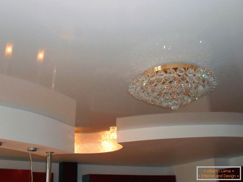 Klasični žanr - sijajni stretch stropi PVC bela.