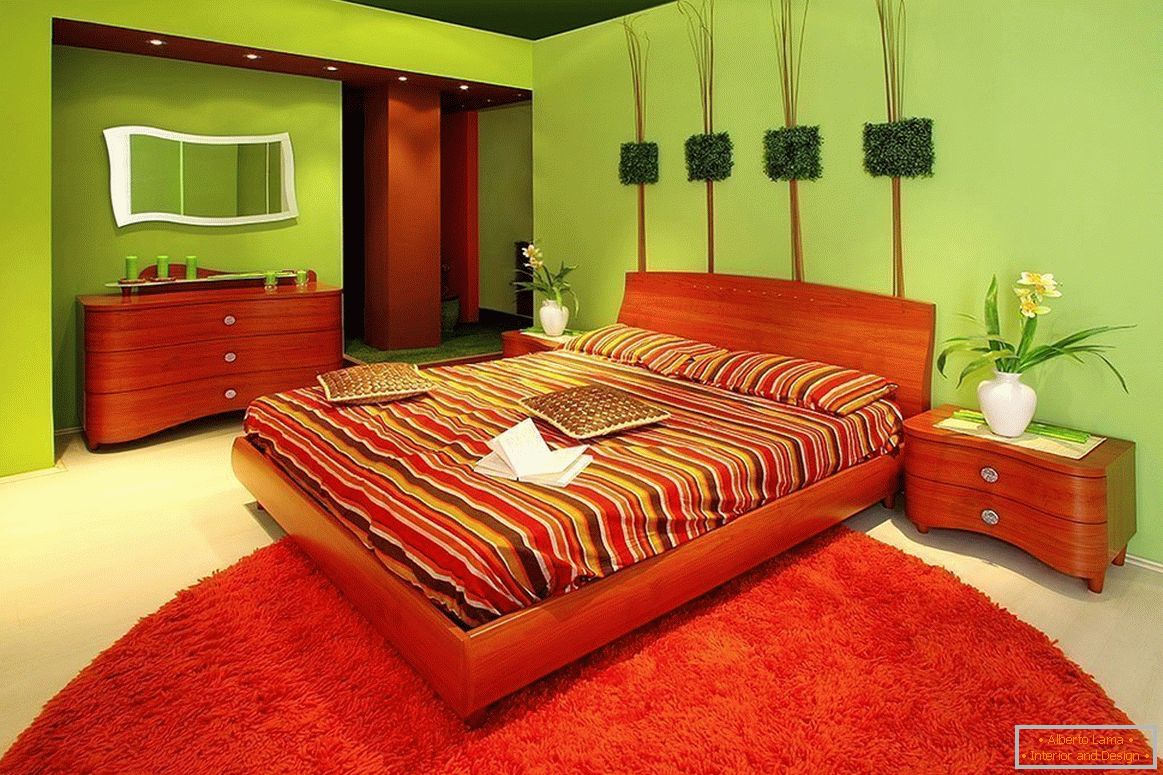 Rdeča in zelena notranjost spalnice