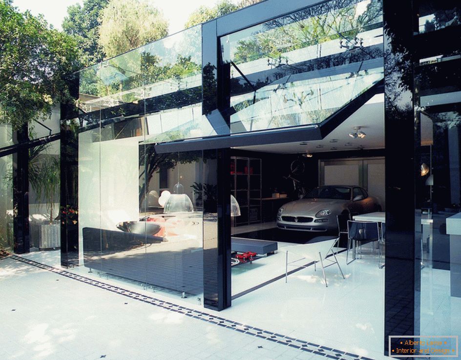 Moderna garaža s steklenimi vrati