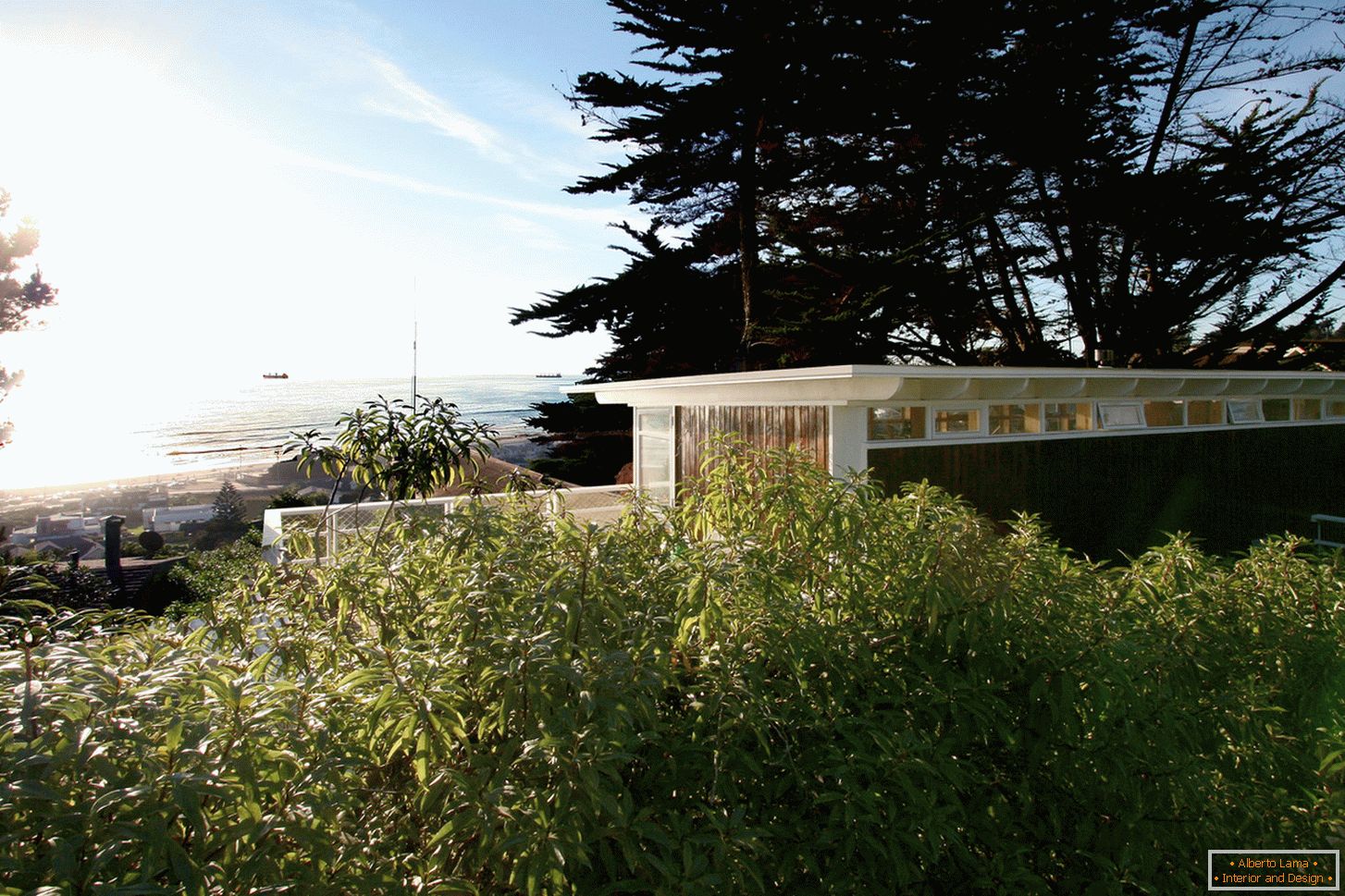 Moderna hiša s pogledom na morje