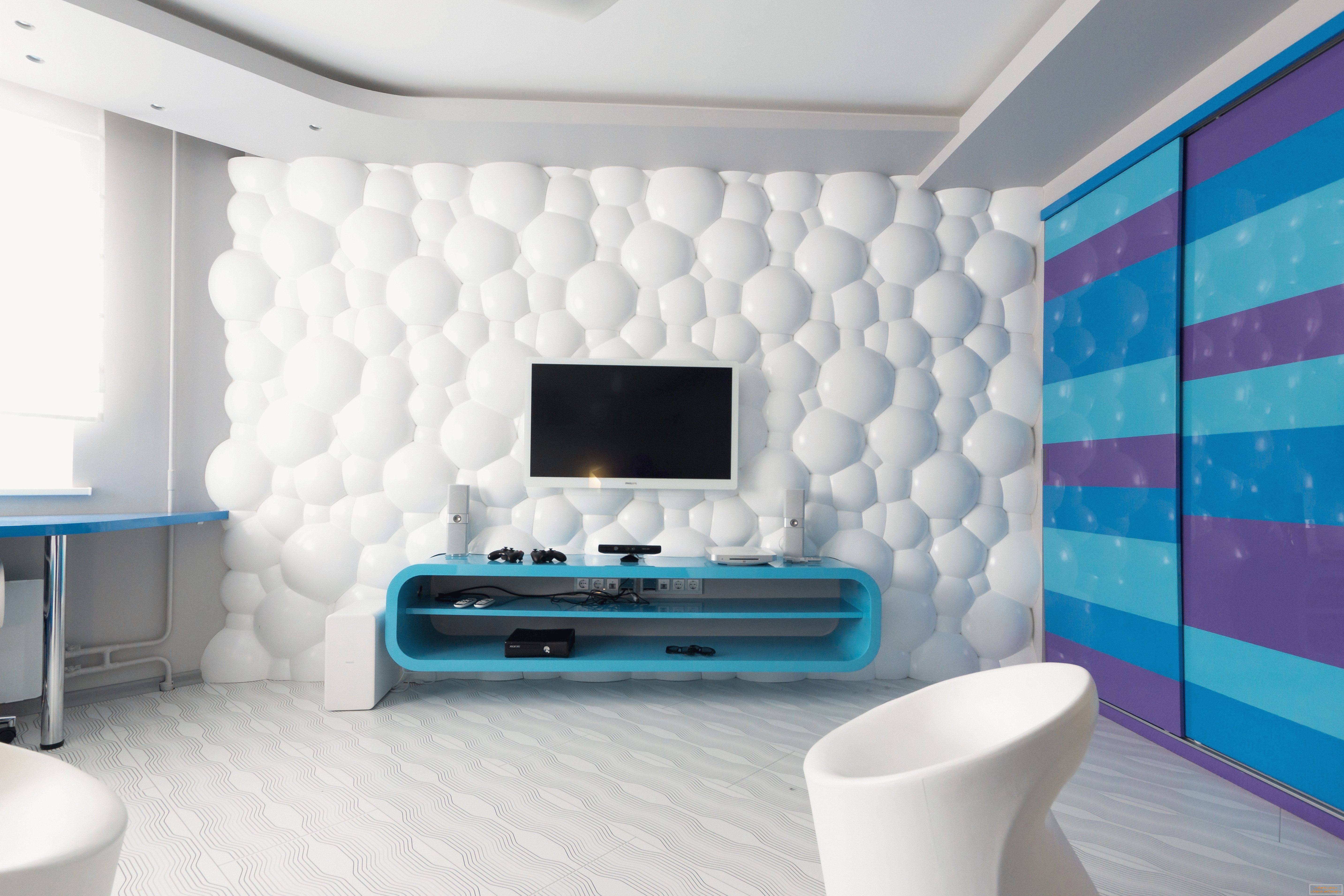 Zasnova sobe v beli in modri barvi
