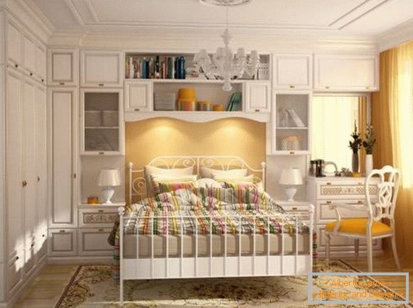 Omara v spalnici v slogu Provence - vgrajeno pohištvo Foto