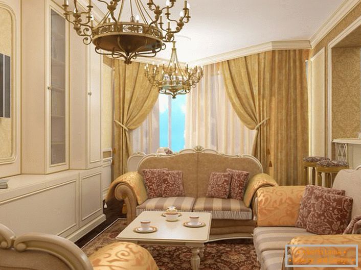 Moderni baročni slog: ukrivljeno salonsko pohištvo, tapiserija z zlatim šivom, ogromna lahka omarica.