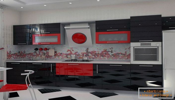 Kombinacija bogate rdeče in kontrastne črne je idealna za okrasitev kuhinje v slogu Art Nouveau.
