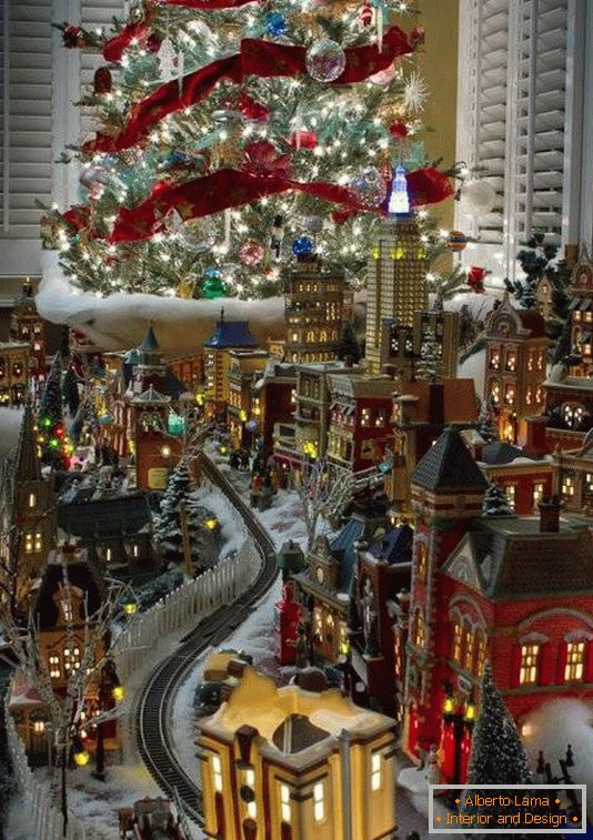 Mesto z božično drevo z igračami