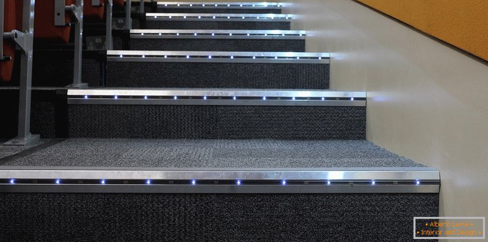 LED osvetlitev stopnic