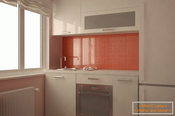 Kuhinja v beli barvi z oranžnimi poudarki