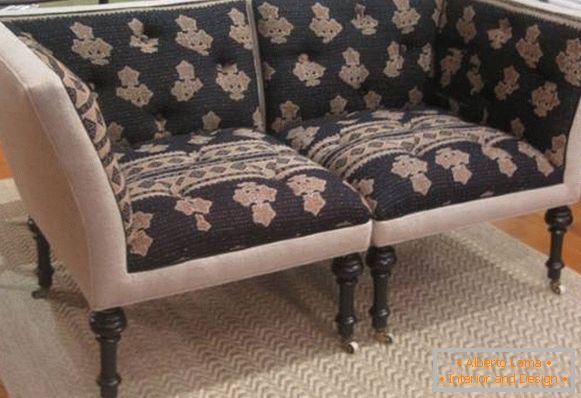 Oblazinjeno pohištvo - fotografija s kavčem iz dveh vogalnih naslonov