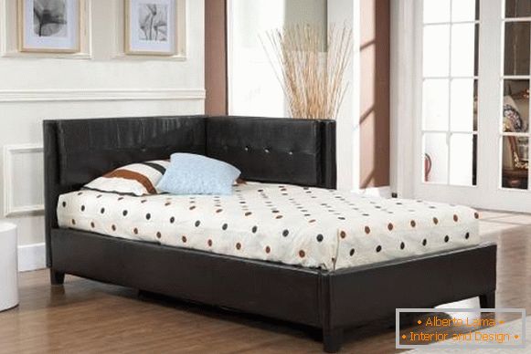 Kotno pohištvo - postelja z vogalom