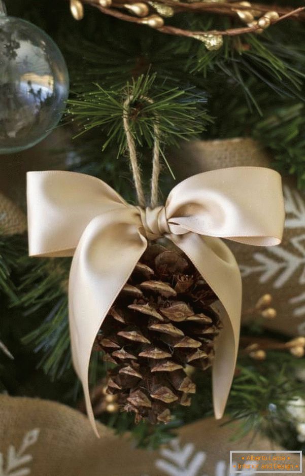 Eleganten dekor za božično drevo