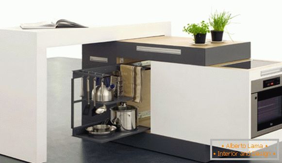 Notranjost zelo majhne kuhinje: mobilni kuhinjski set