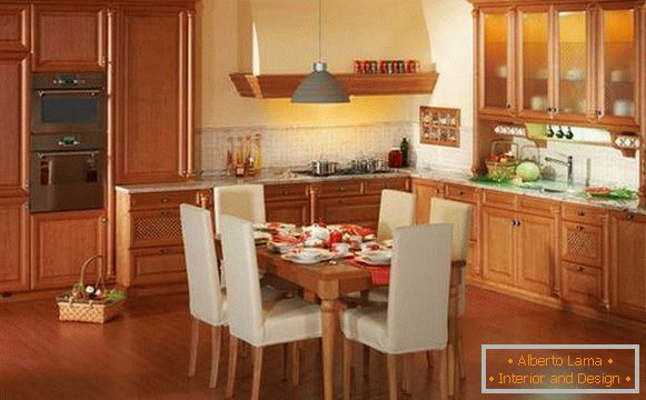 Notranjost jedilnega prostora v kuhinji - fotografija mize s stoli