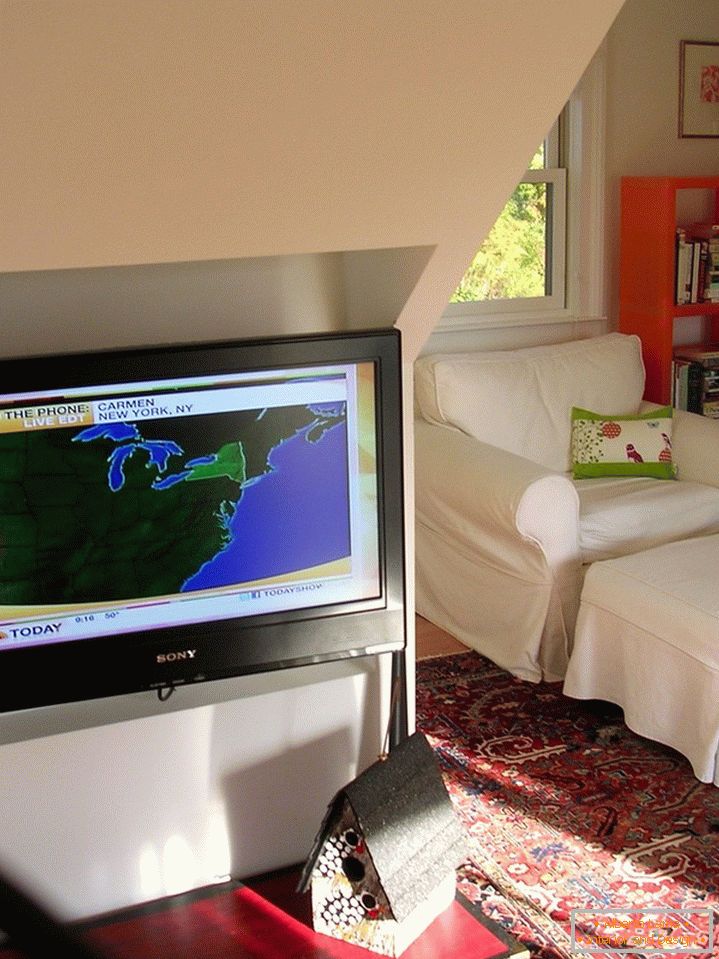 TV v gostinski kabini majhne dvorce v ZDA