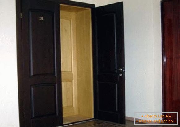 lesena vhodna vrata za apartmaje, fotografija 31