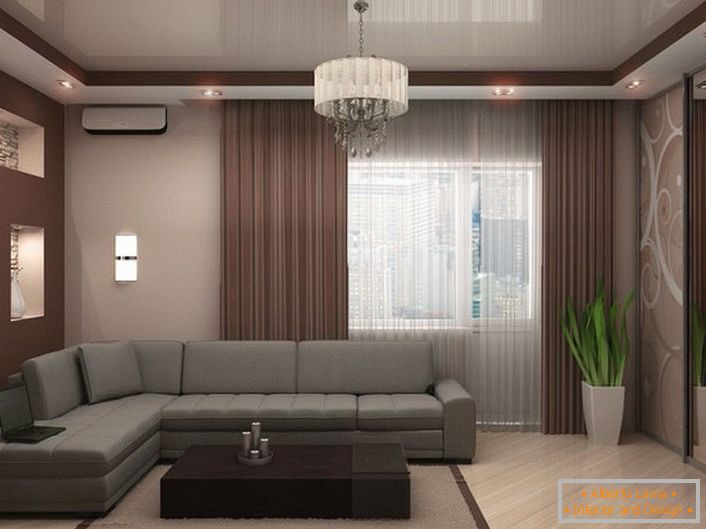 Sivo-bež strop v dveh nivojih organsko paše v elegantno sobo za goste.