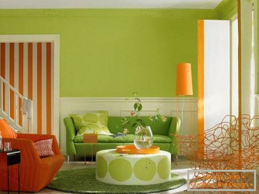 Zasnova dnevne sobe v svetlih barvah
