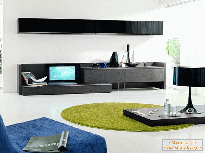 Pohištvo v slogu minimalizma ima lakonske geometrijske oblike. Eleganten, diskreten dizajn je opazen zaradi pomanjkanja dodatkov. 