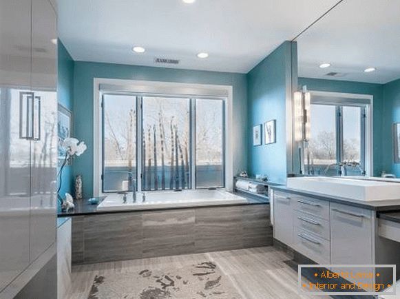 Notranjost kopalnice v modri in sivi barvi fotografije