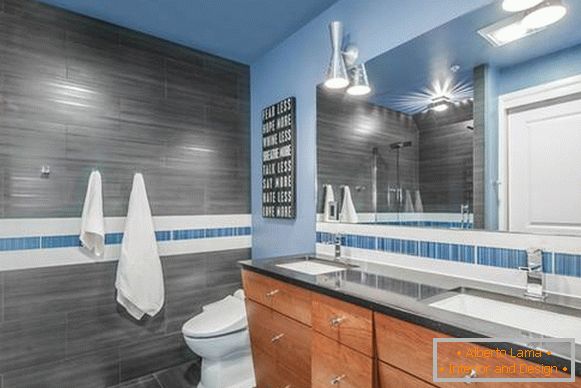 Svetlo modra v notranjosti kopalnice 2016