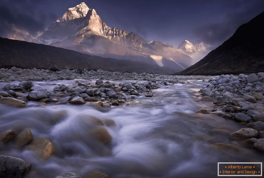 Gorsko reko Nepal