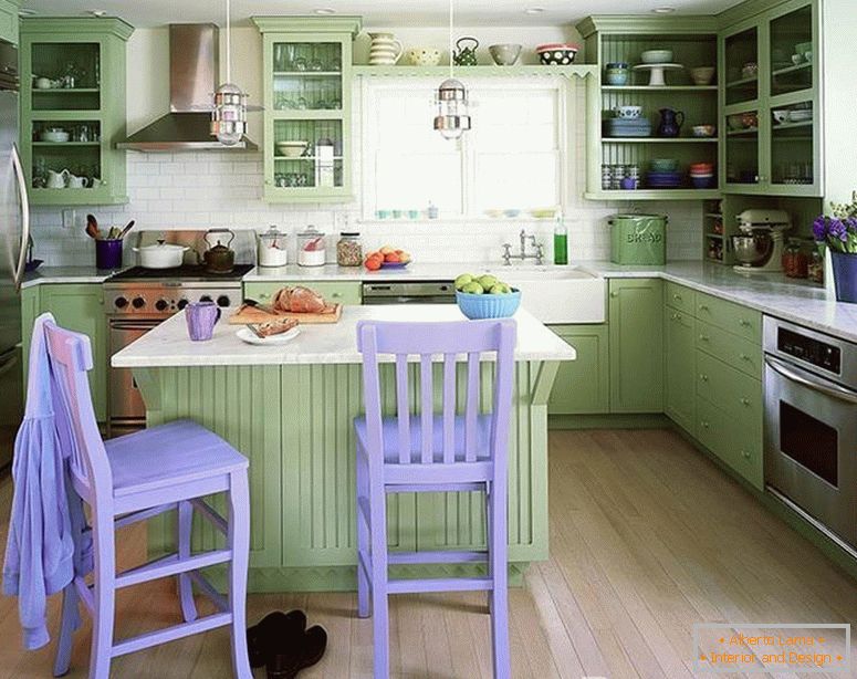 Kombinacija zelene in vijolične v kuhinji